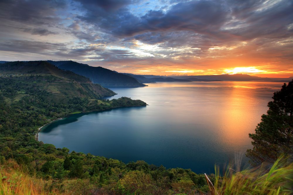 5 Tempat wisata populer di Indonesia yang mendunia dengan sunset indah nan eksotis